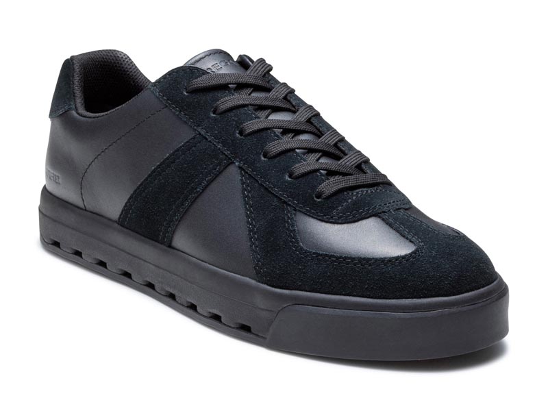 スニーカー GORE-TEX SURROUND