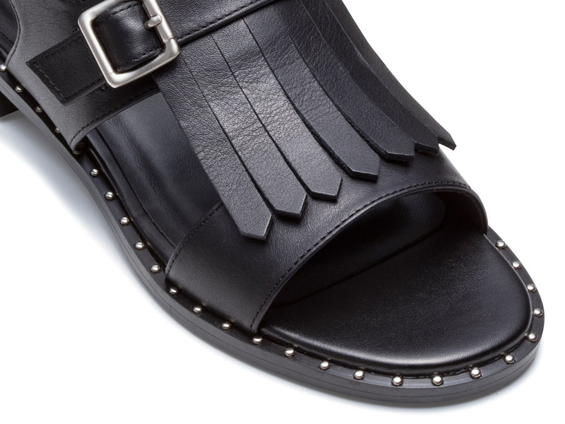 フラットサンダル