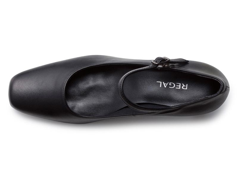 甲ベルト付きプレーンパンプス