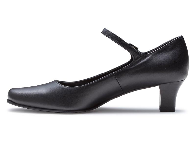 甲ベルト付きプレーンパンプス