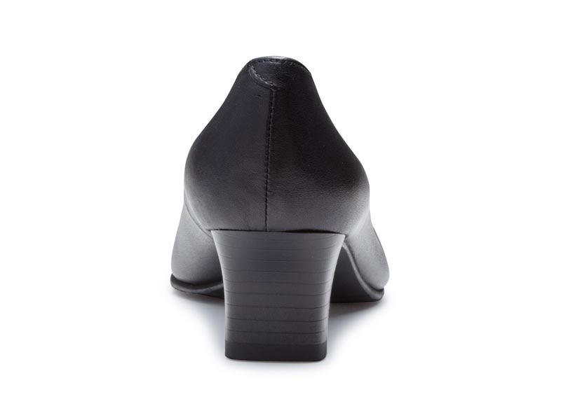 プレーンパンプス