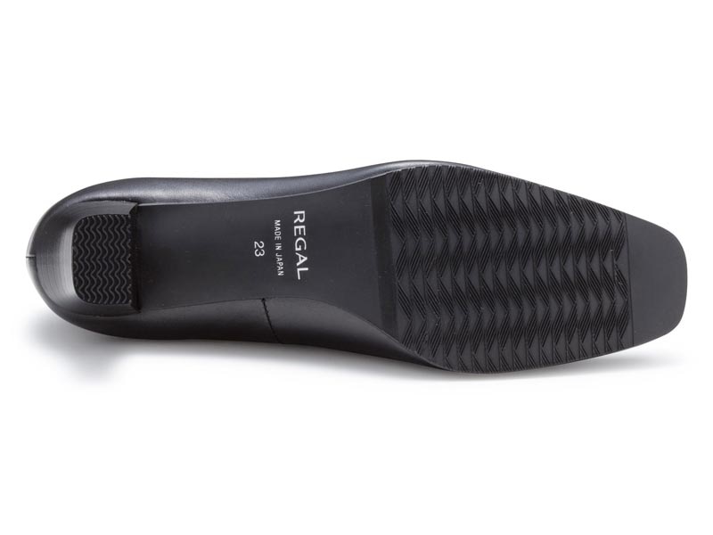 甲ベルト付きプレーンパンプス