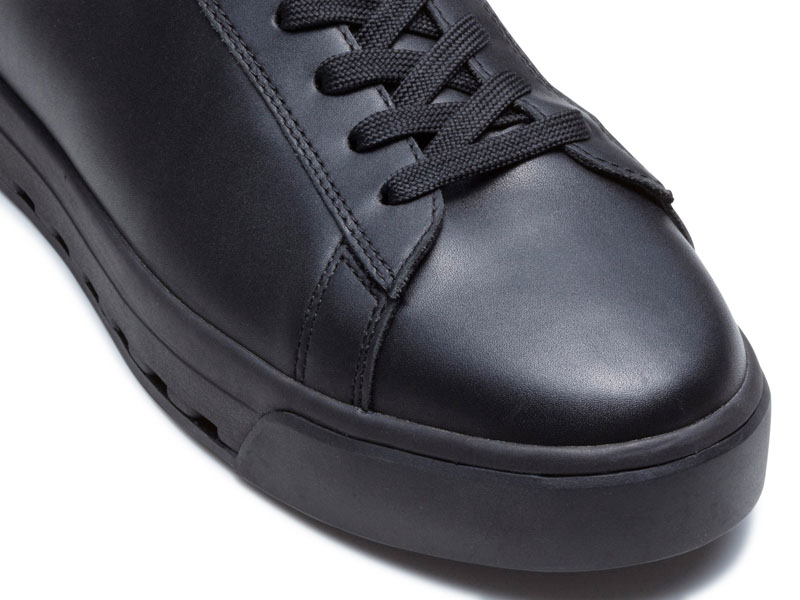 コートスニーカー GORE-TEX SURROUND