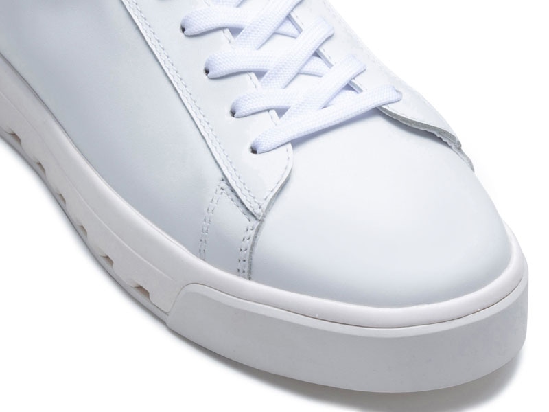 コートスニーカー GORE-TEX SURROUND