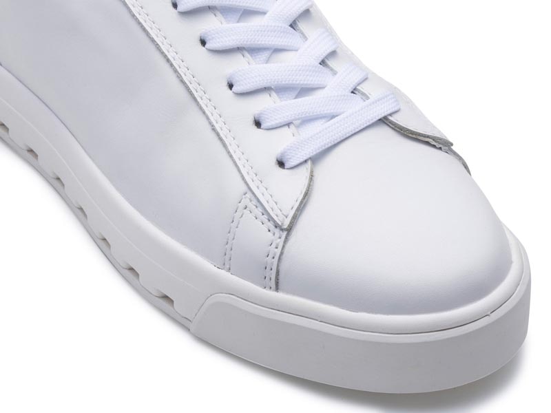 コートスニーカー GORE-TEX SURROUND