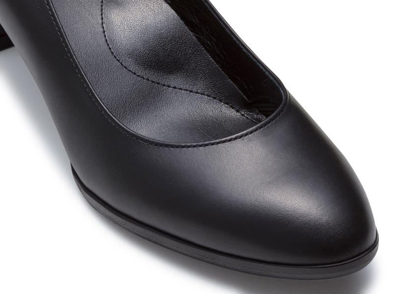 プレーンパンプス