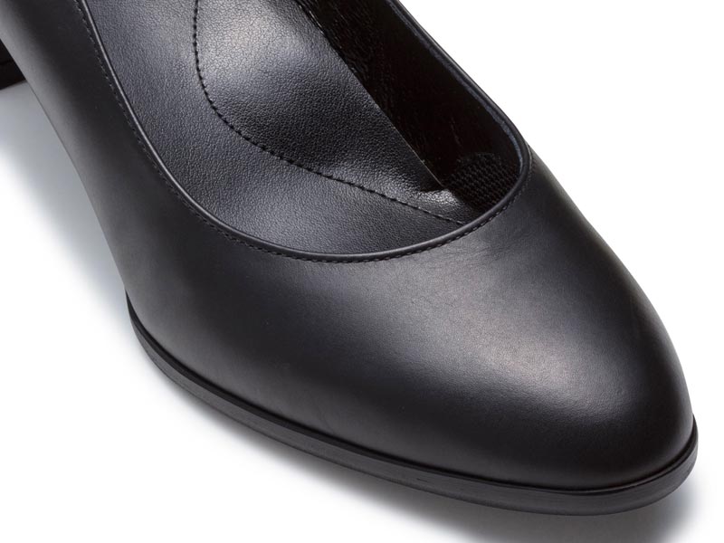 ゆったりウイズ(幅)のプレーンパンプス