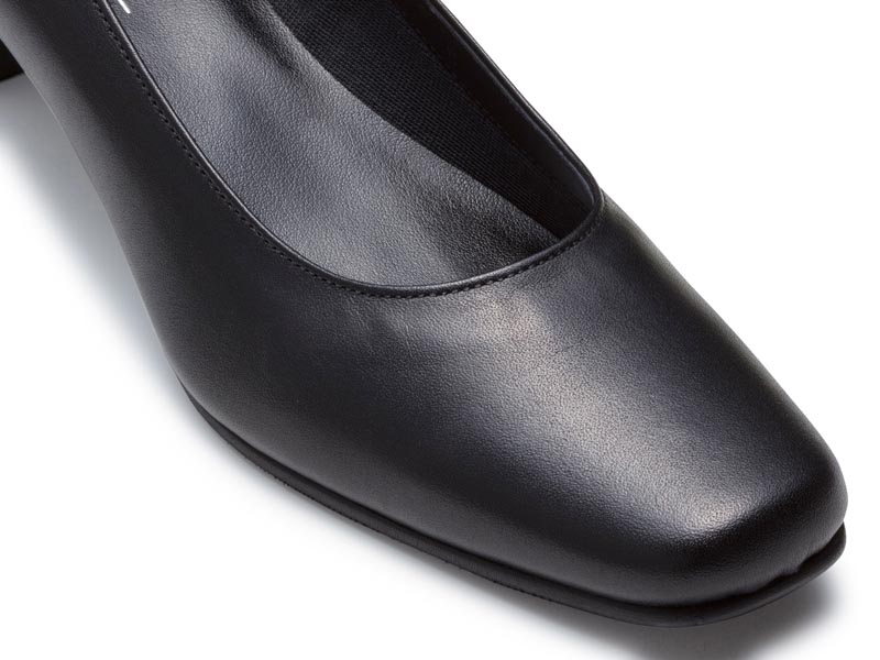 プレーンパンプス