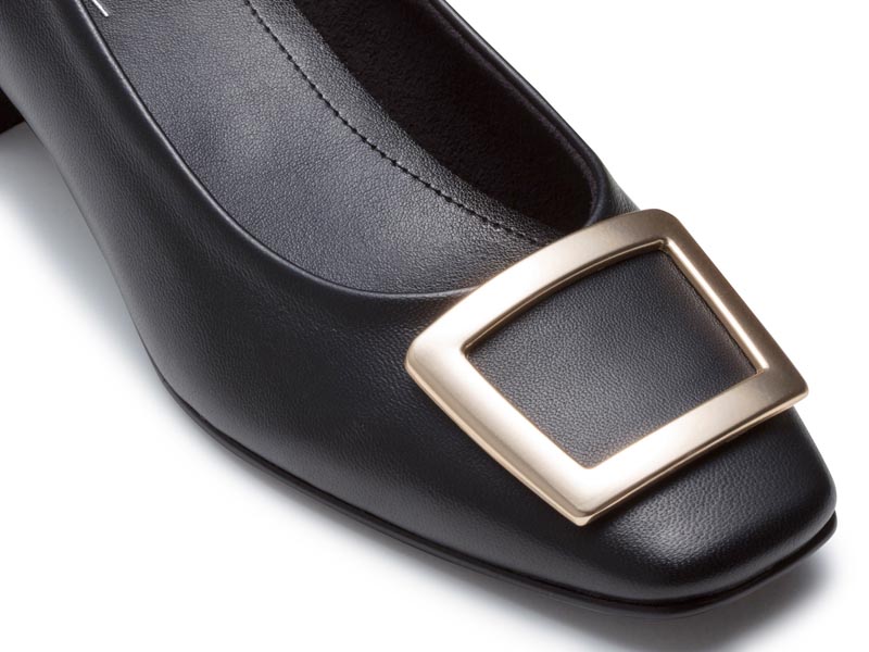 バックル付きスクエアパンプス