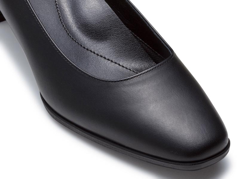 プレーンパンプス