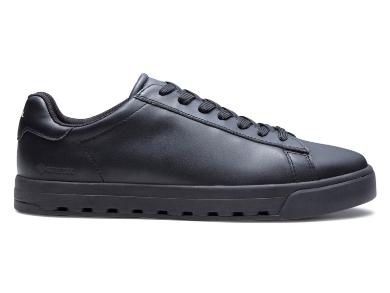 コートスニーカー GORE-TEX SURROUND